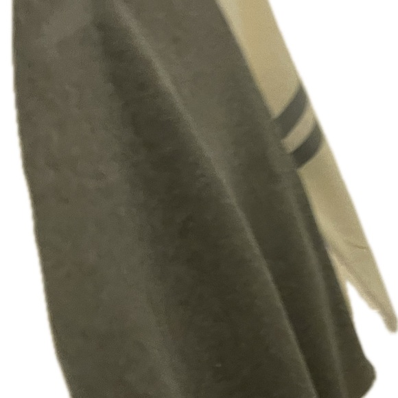 POL Women's Long Sleeve Gray and Cream Shirt Size Small Lint Mark on the Back - Picture 8 of 14